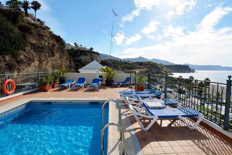 Apartamentos Hc Burriana Playa Nerja Exterior photo